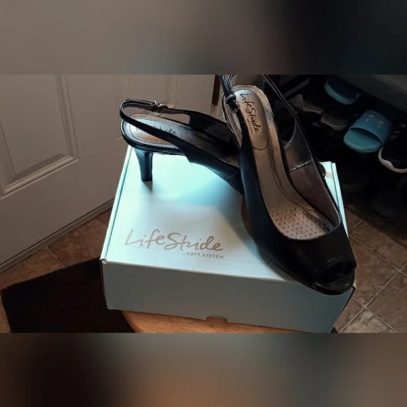 NWT Stride Rite Sling Backs - Picture 2 of 13